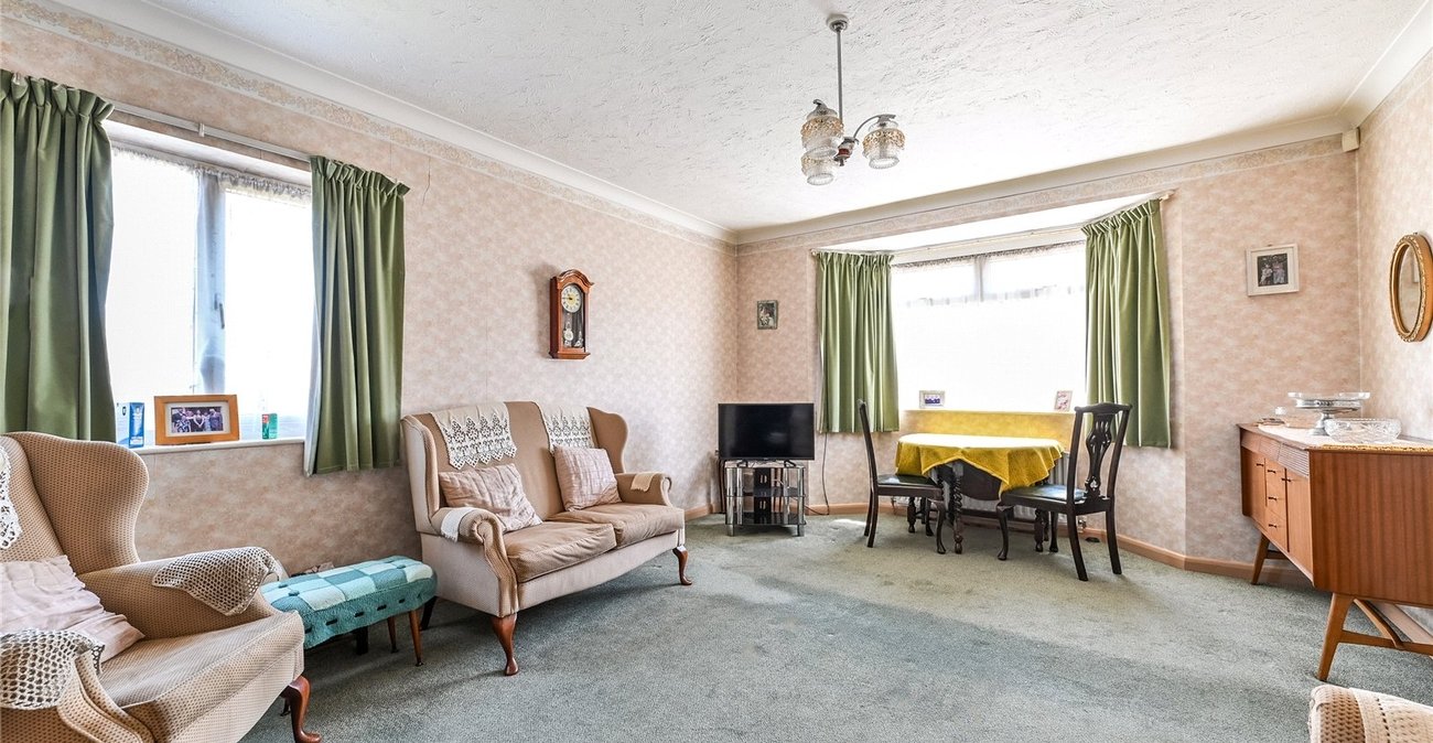 2 bedroom bungalow for sale in Northfleet | Robinson Michael & Jackson