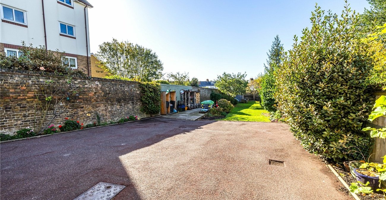 4 bedroom house for sale in Gravesend | Robinson Michael & Jackson