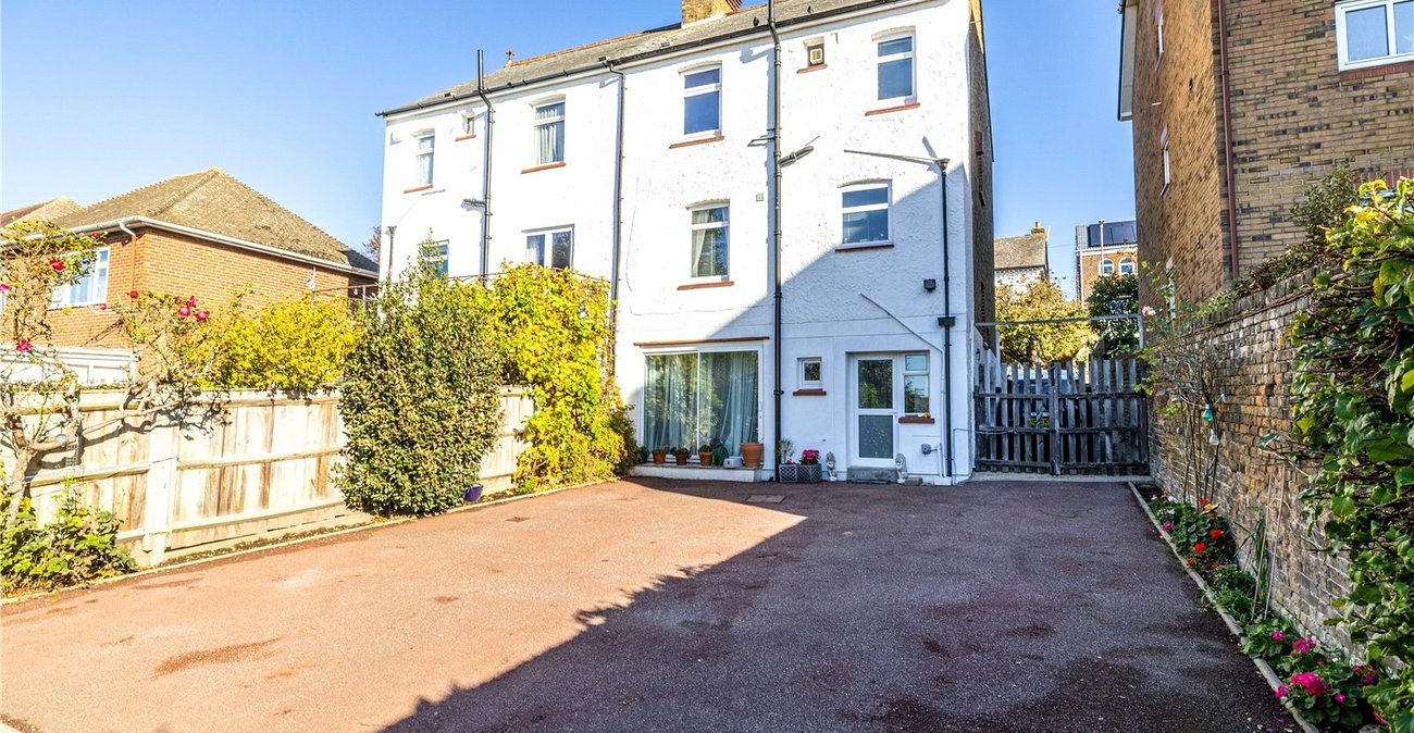 4 bedroom house for sale in Gravesend | Robinson Michael & Jackson