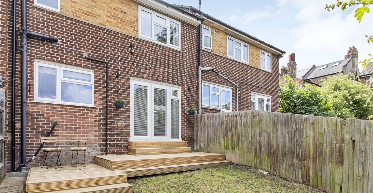 3 bedroom house for sale in Plumstead Common | Robinson Jackson