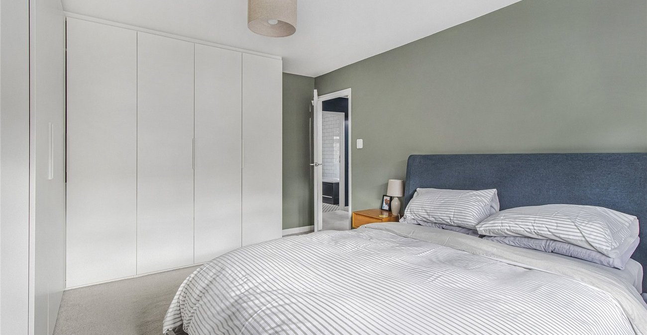 3 bedroom house for sale in Plumstead Common | Robinson Jackson