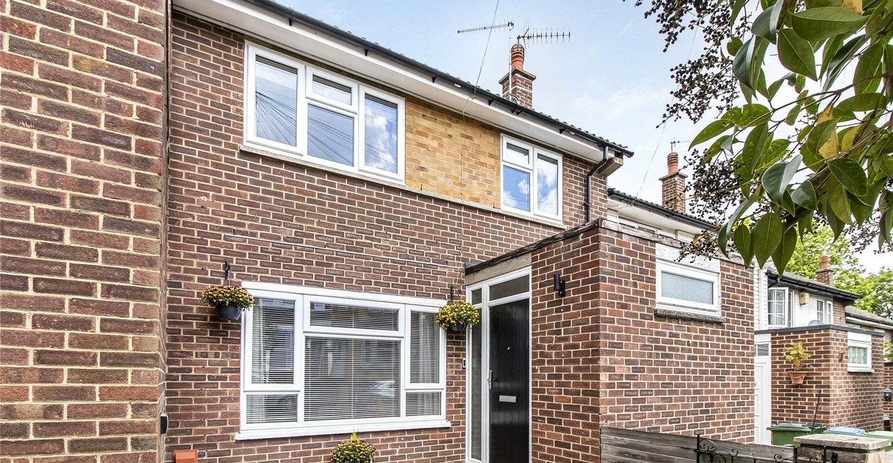 3 bedroom house for sale in Plumstead Common | Robinson Jackson