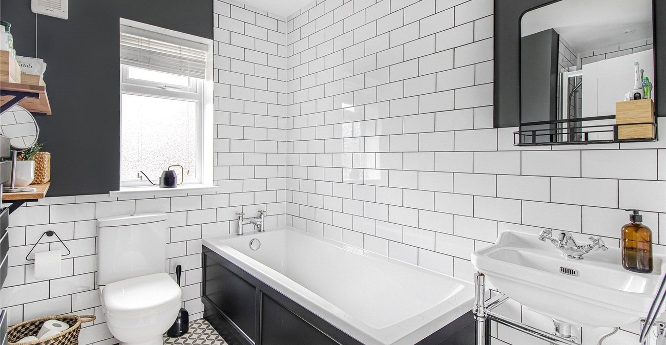 3 bedroom house for sale in Plumstead Common | Robinson Jackson