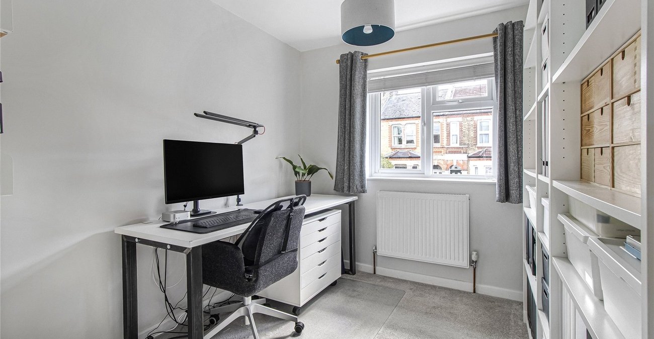 3 bedroom house for sale in Plumstead Common | Robinson Jackson