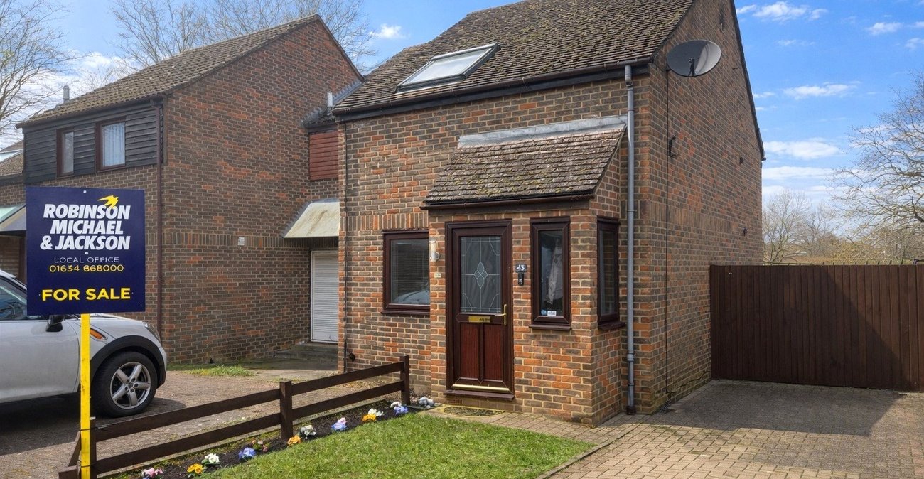 2 bedroom house for sale in Walderslade Woods | Robinson Michael & Jackson
