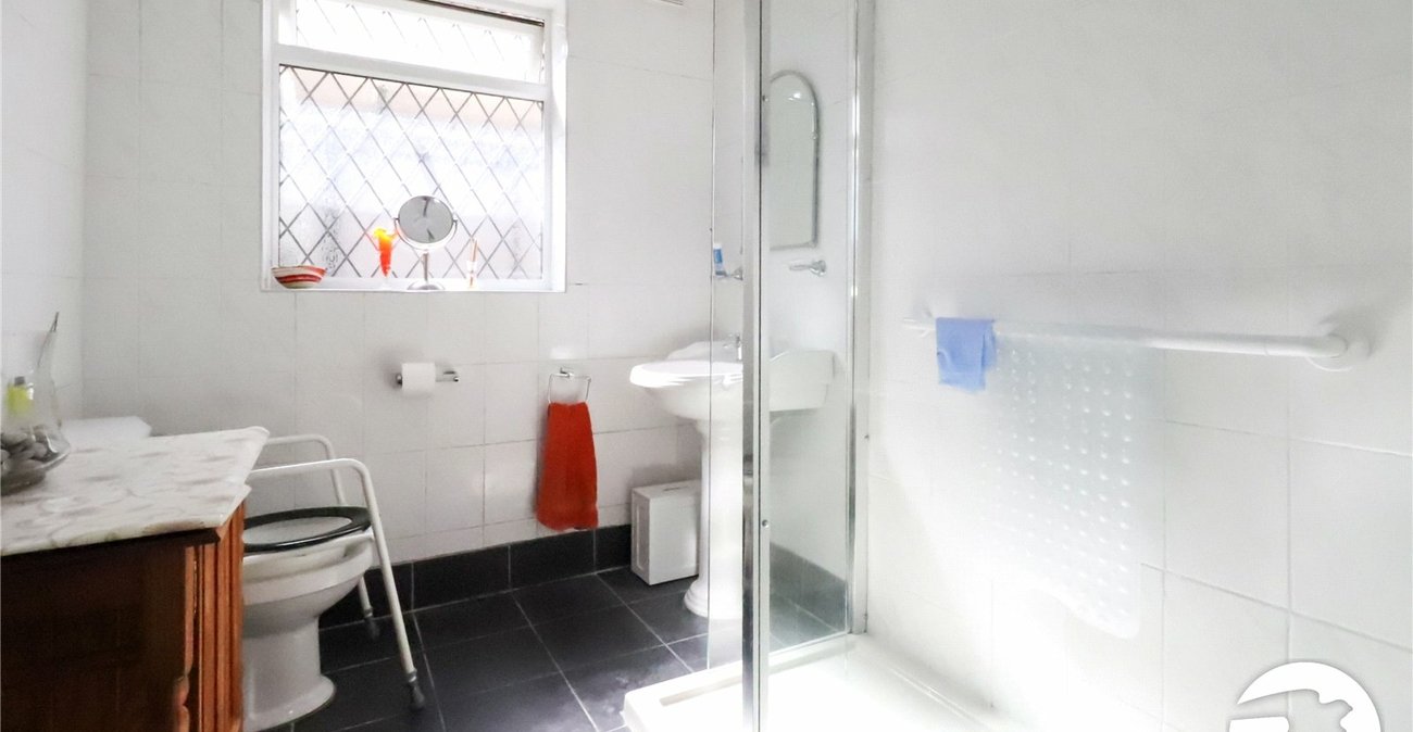 2 bedroom bungalow for sale in Belvedere | Robinson Jackson