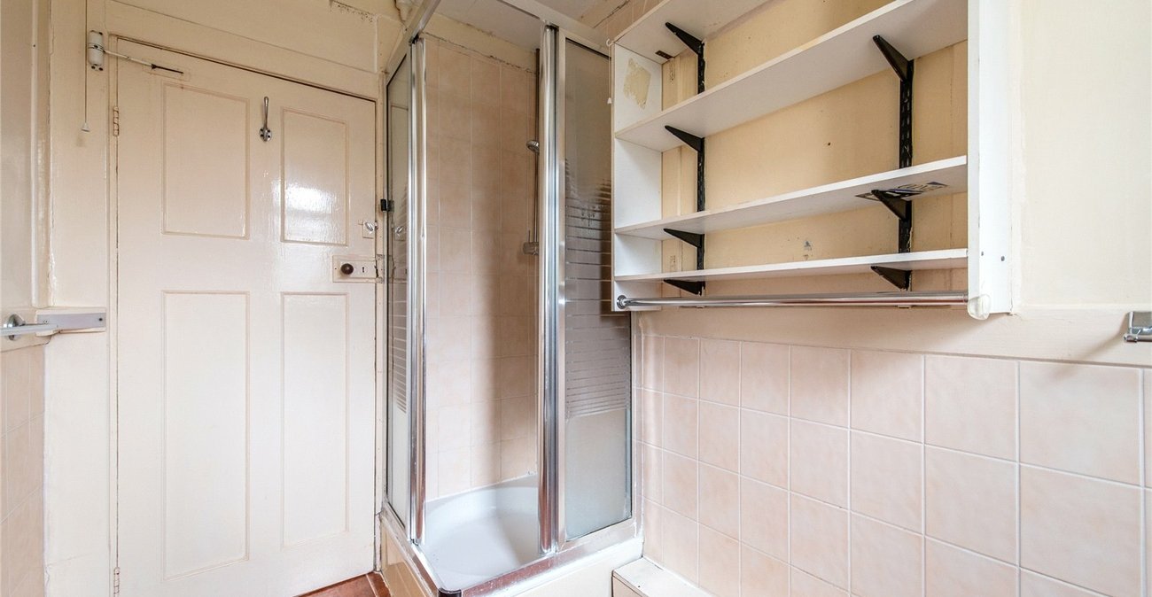 2 bedroom bungalow for sale in Weavering | Robinson Michael & Jackson