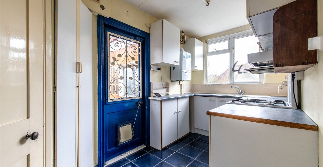 2 bedroom bungalow for sale in Weavering | Robinson Michael & Jackson