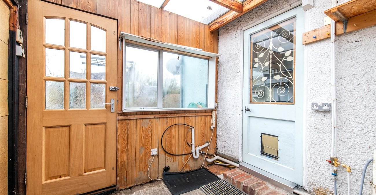 2 bedroom bungalow for sale in Weavering | Robinson Michael & Jackson