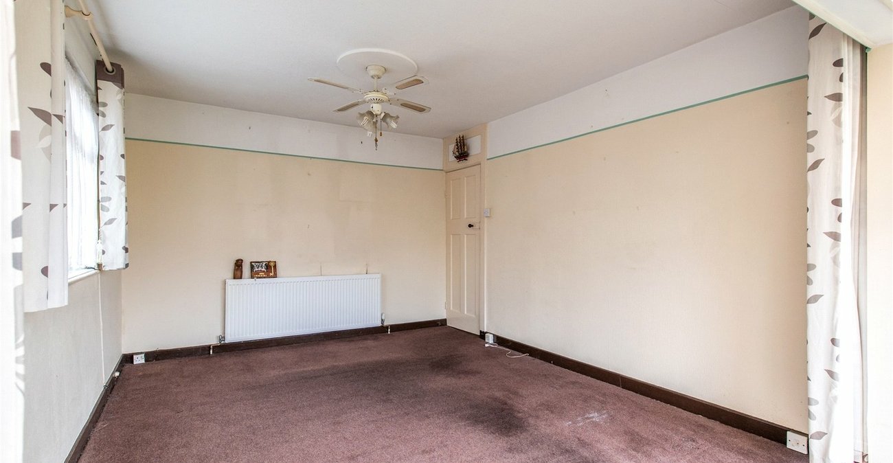 2 bedroom bungalow for sale in Weavering | Robinson Michael & Jackson