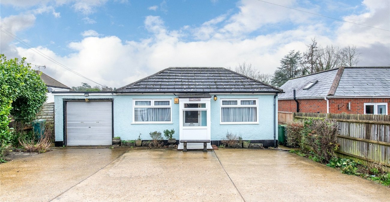 2 bedroom bungalow for sale in Weavering | Robinson Michael & Jackson