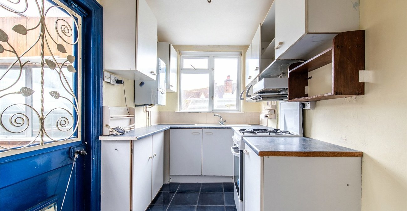 2 bedroom bungalow for sale in Weavering | Robinson Michael & Jackson