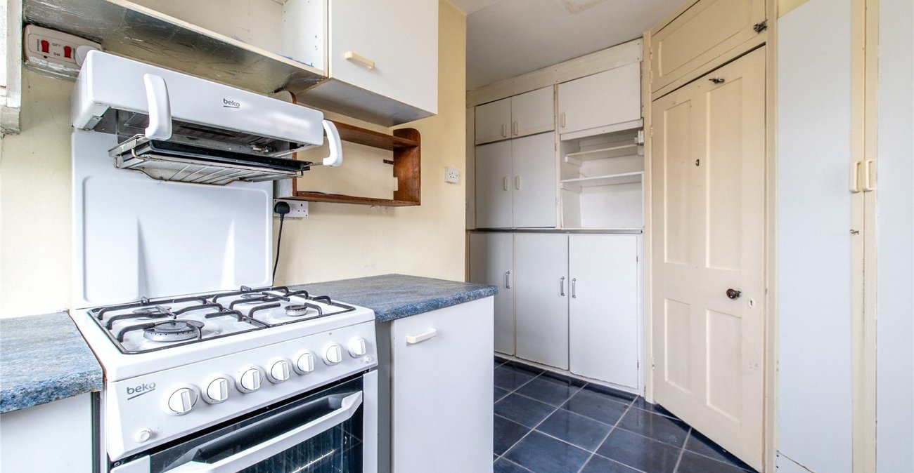 2 bedroom bungalow for sale in Weavering | Robinson Michael & Jackson