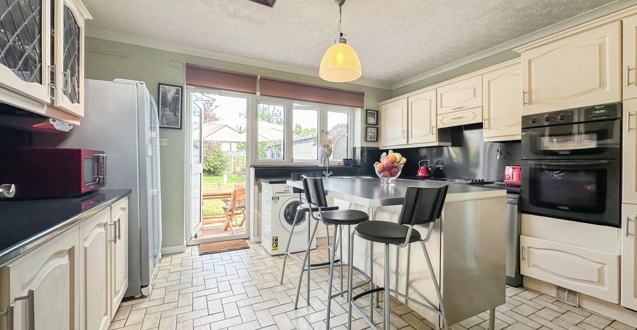 3 bedroom house for sale in Rainham | Robinson Michael & Jackson