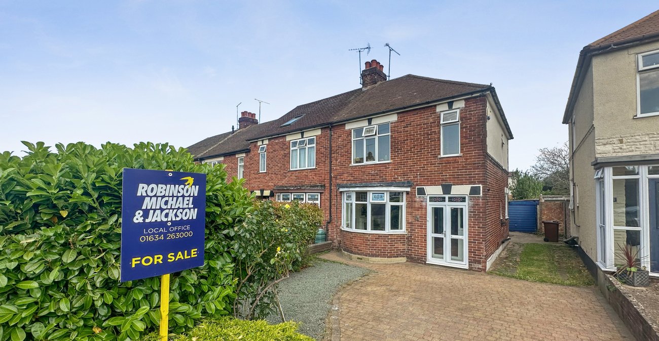 3 bedroom house for sale in Rainham | Robinson Michael & Jackson