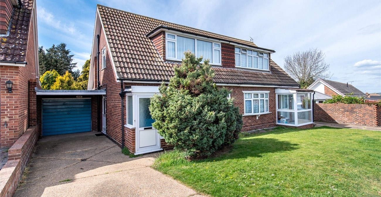 2 bedroom house for sale in Chalk | Robinson Michael & Jackson