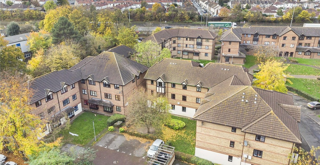 2 bedroom property for sale in Dartford | Robinson Jackson