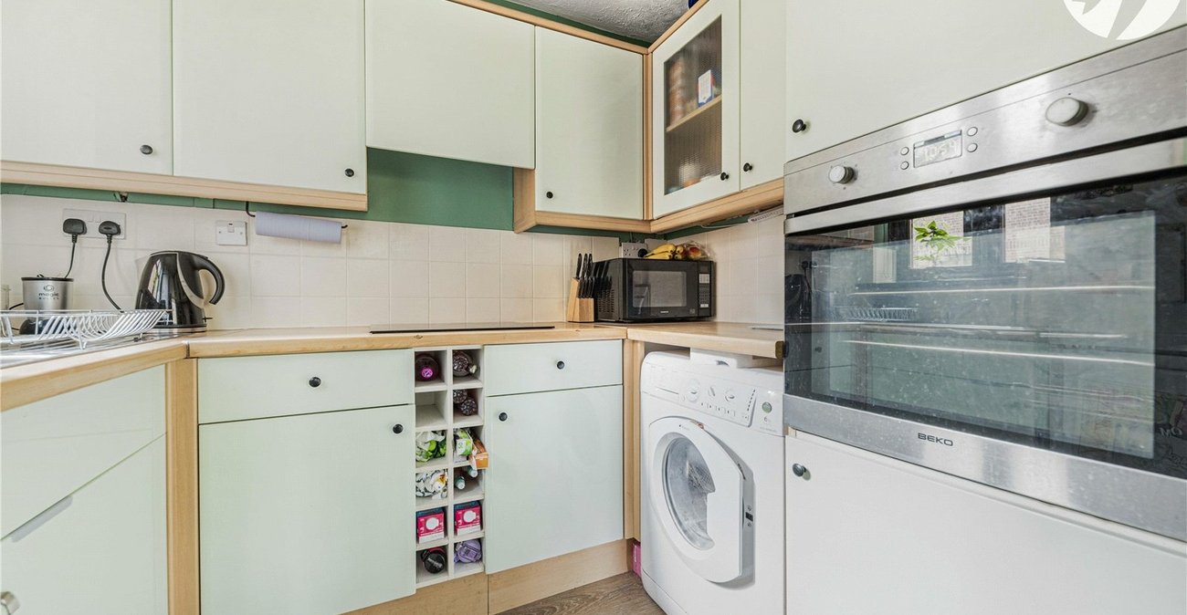 2 bedroom property for sale in Dartford | Robinson Jackson