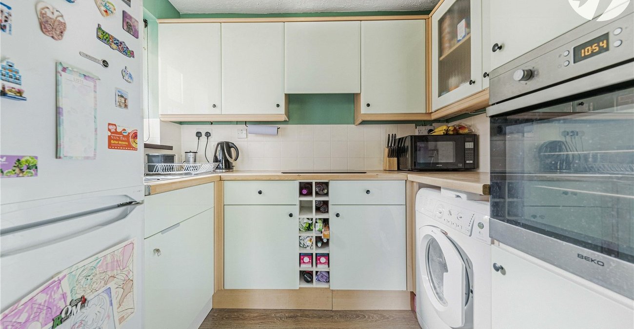 2 bedroom property for sale in Dartford | Robinson Jackson