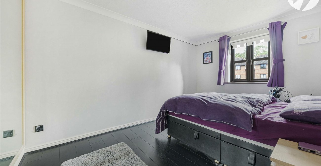 2 bedroom property for sale in Dartford | Robinson Jackson