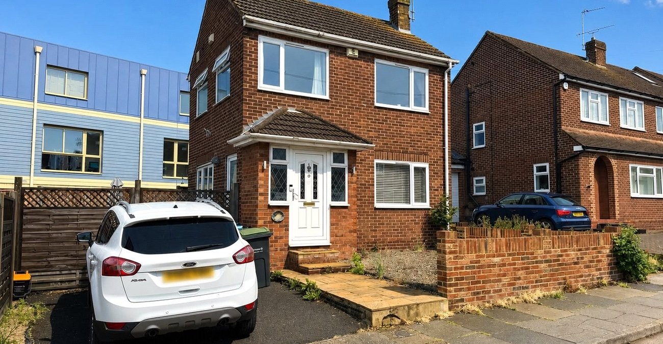 2 bedroom house for sale in Chalk | Robinson Michael & Jackson