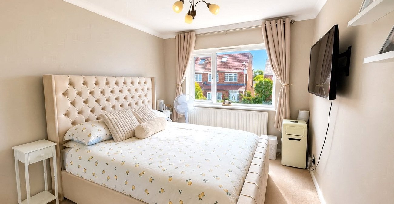 2 bedroom house for sale in Chalk | Robinson Michael & Jackson