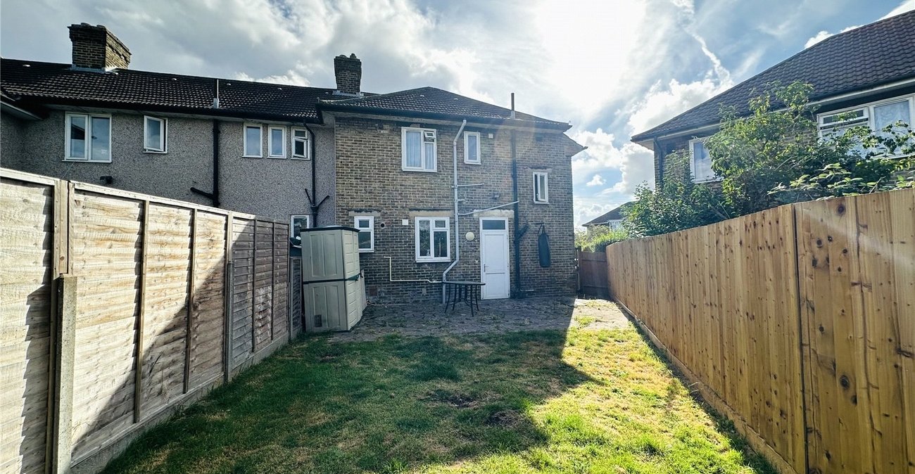 3 bedroom house for sale in London | Robinson Jackson