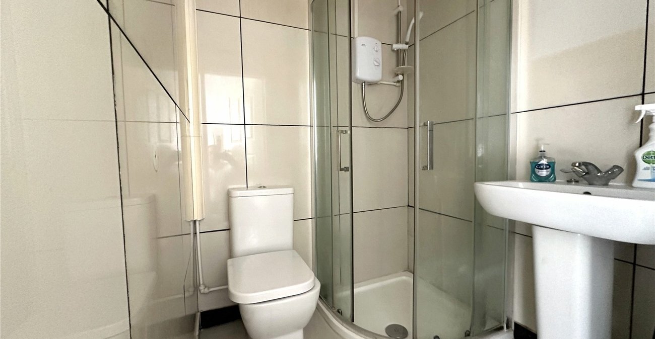 3 bedroom house for sale in London | Robinson Jackson