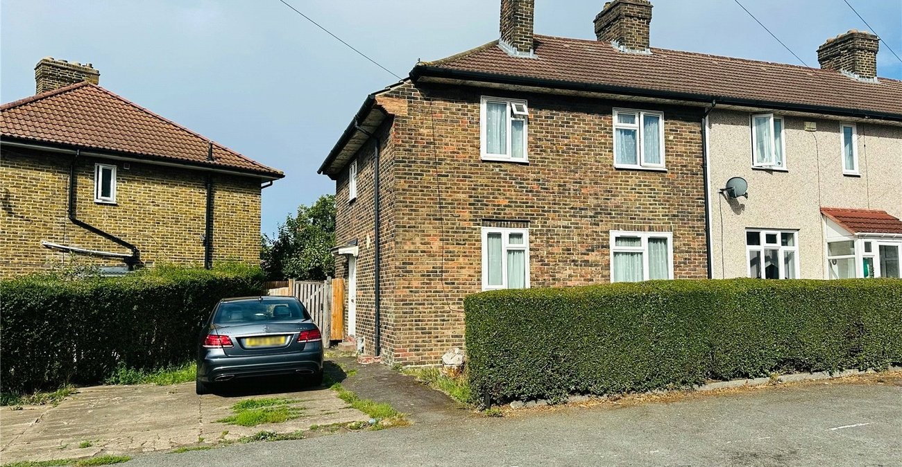 3 bedroom house for sale in London | Robinson Jackson