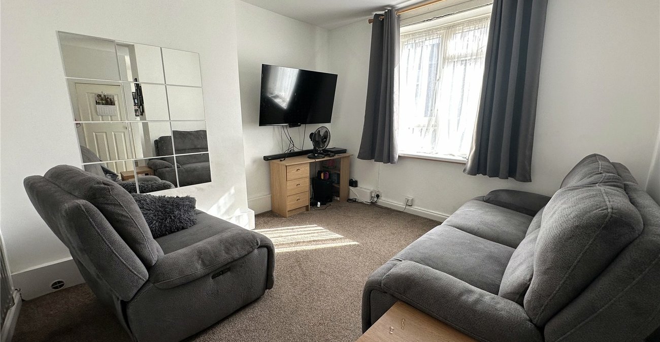 3 bedroom house for sale in London | Robinson Jackson