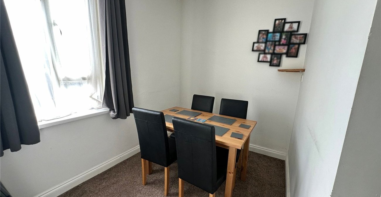 3 bedroom house for sale in London | Robinson Jackson