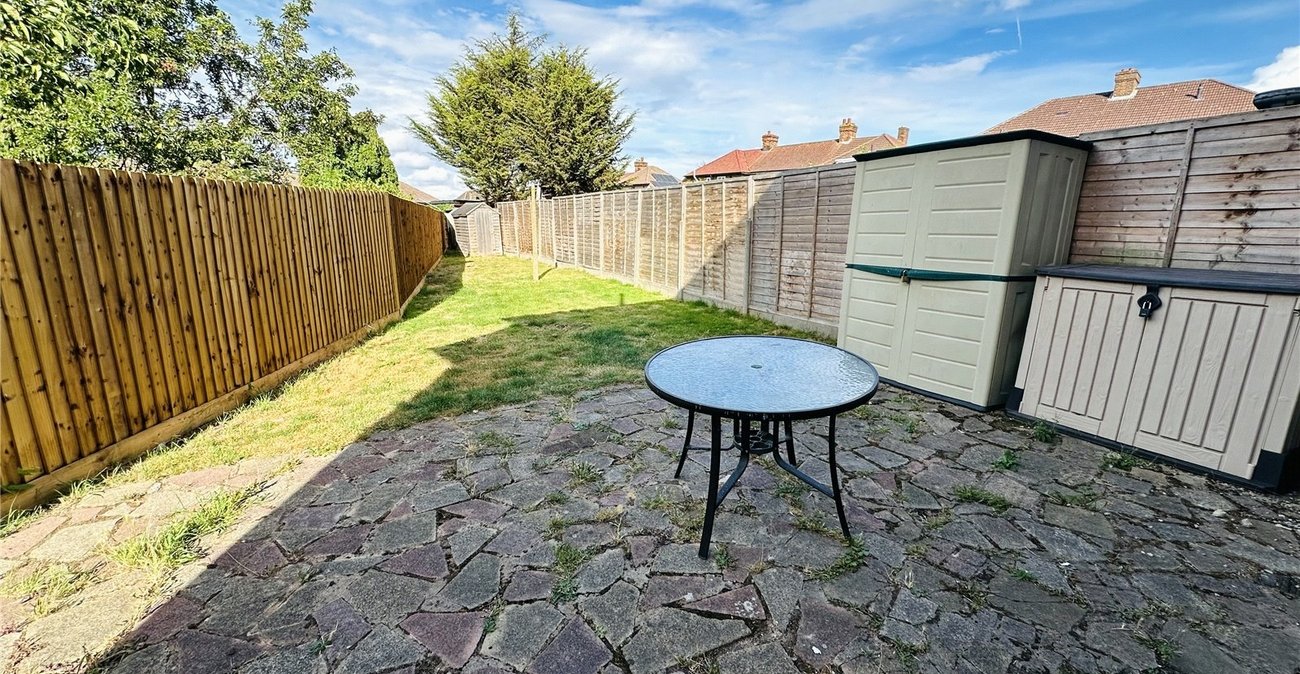 3 bedroom house for sale in London | Robinson Jackson