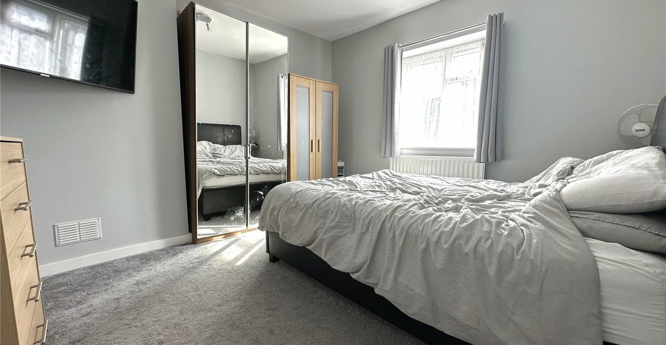 3 bedroom house for sale in London | Robinson Jackson