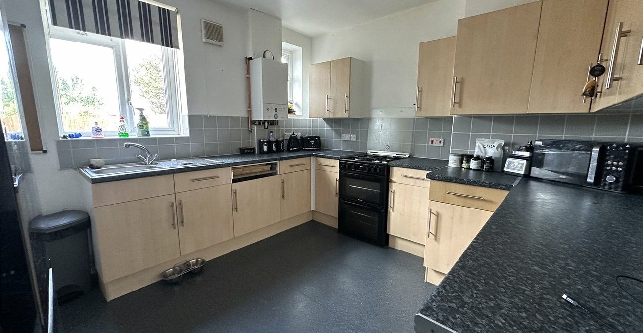 3 bedroom house for sale in London | Robinson Jackson