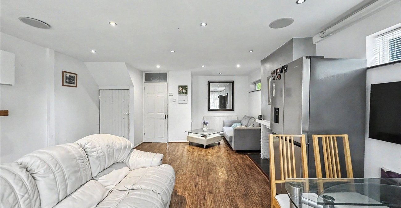 4 bedroom house for sale in Rainham | Robinson Michael & Jackson