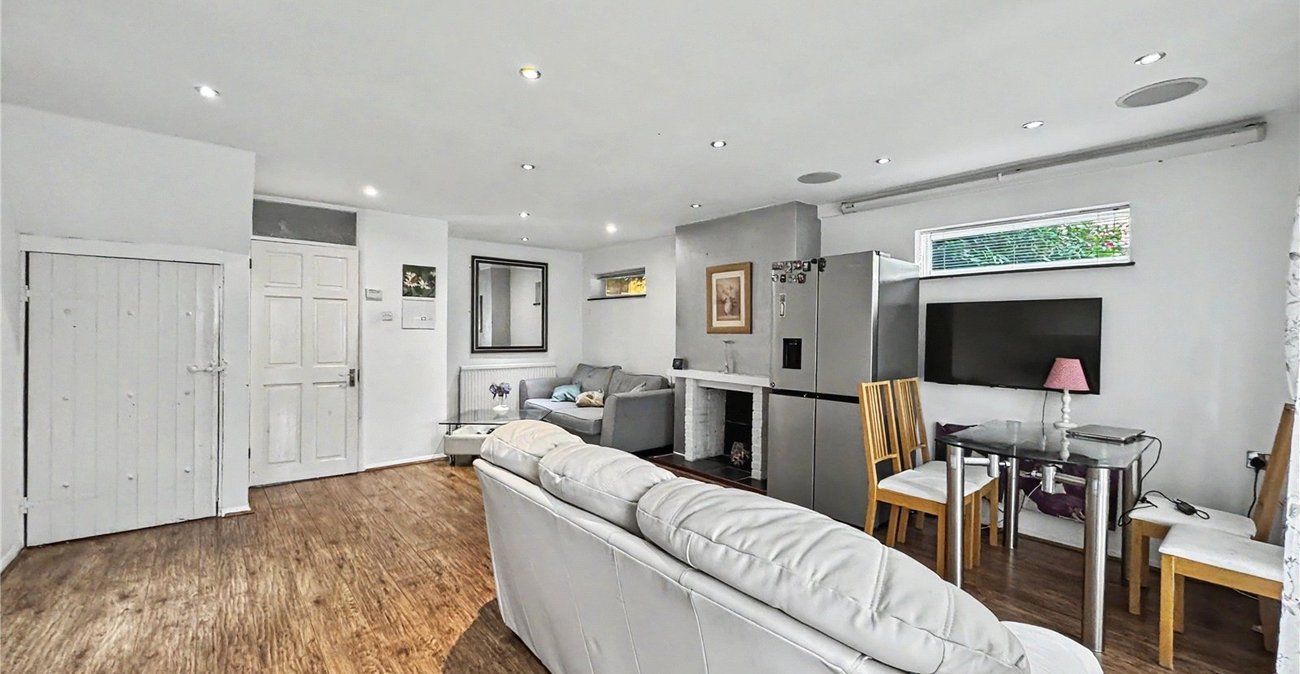 4 bedroom house for sale in Rainham | Robinson Michael & Jackson