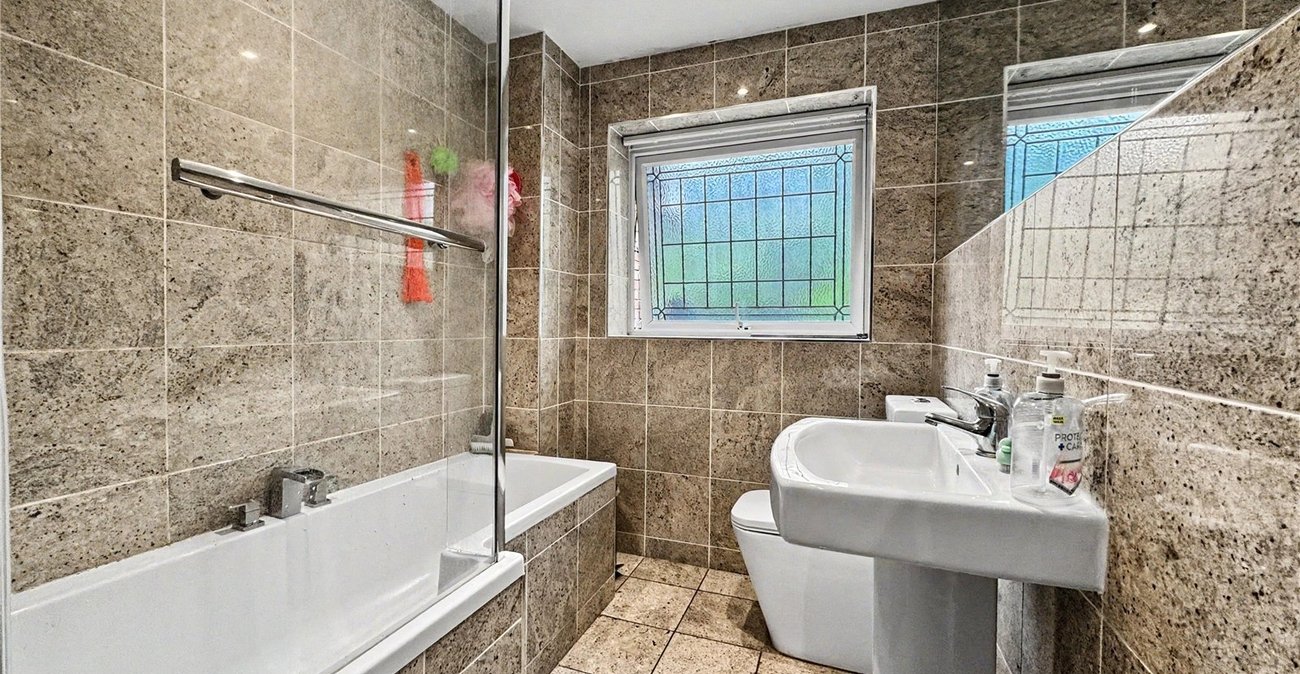 4 bedroom house for sale in Rainham | Robinson Michael & Jackson