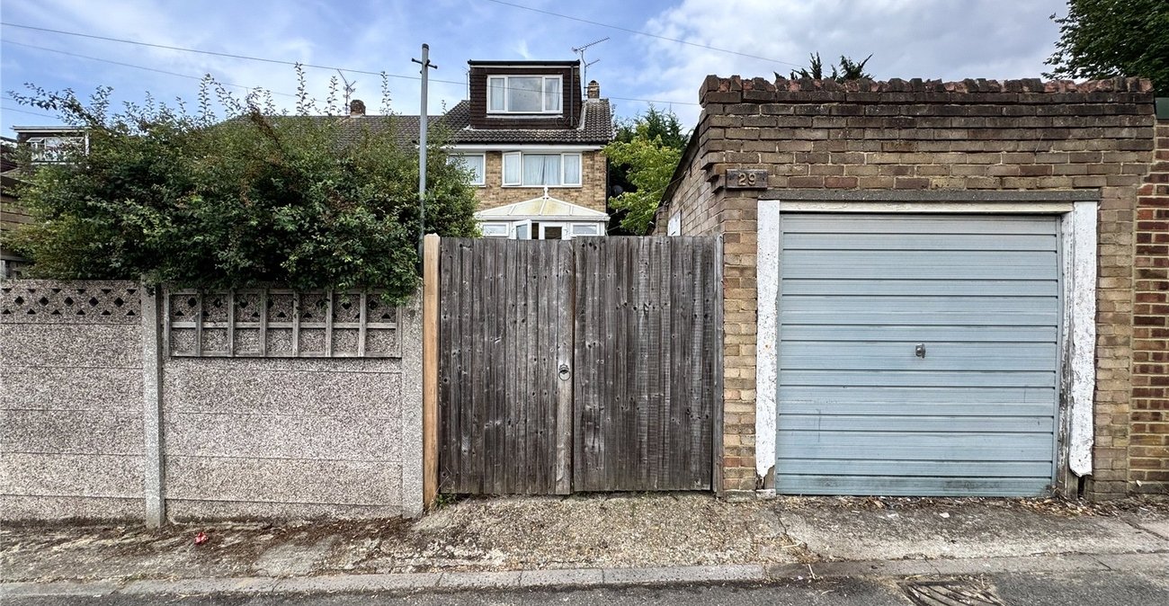 4 bedroom house for sale in Rainham | Robinson Michael & Jackson