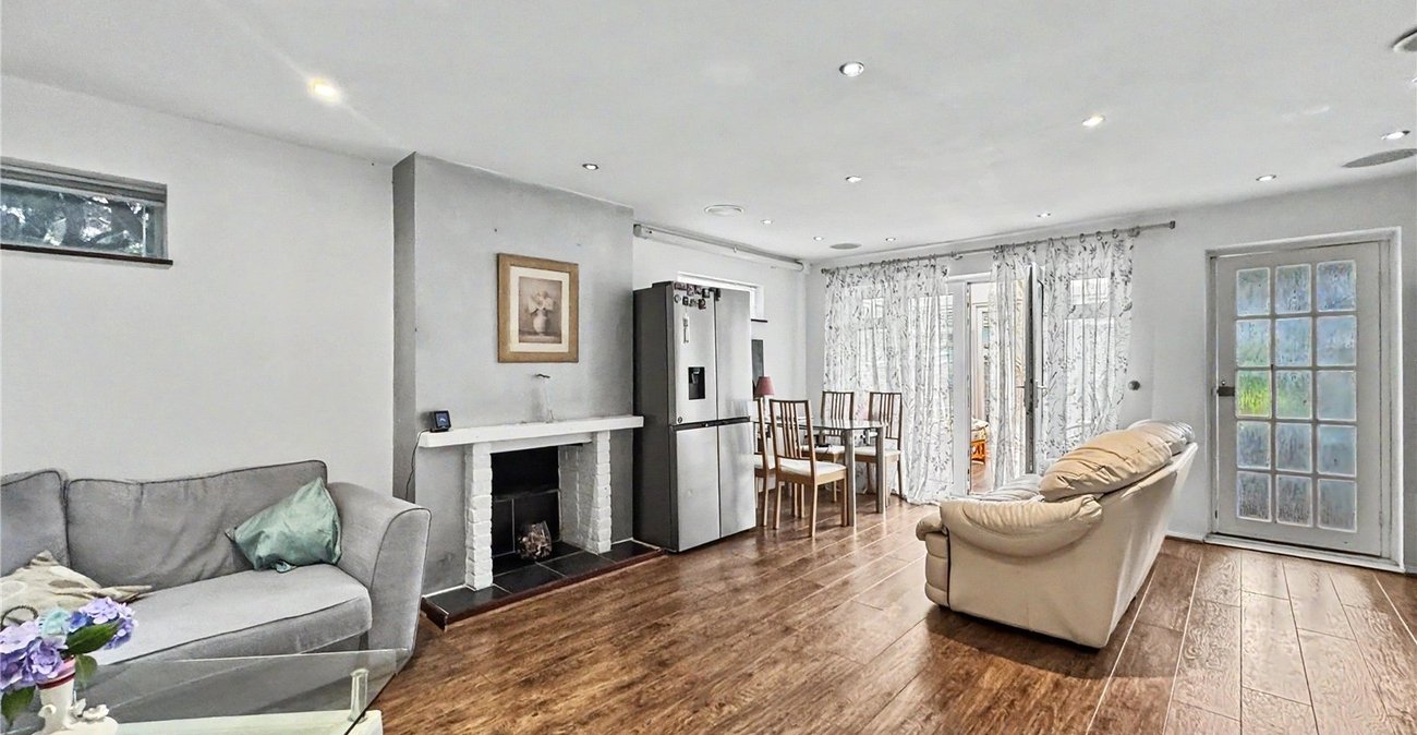 4 bedroom house for sale in Rainham | Robinson Michael & Jackson