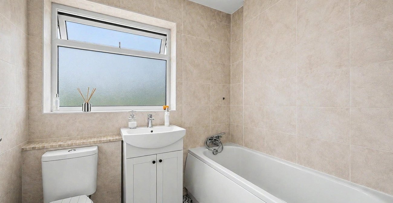 3 bedroom house for sale in Rainham | Robinson Michael & Jackson