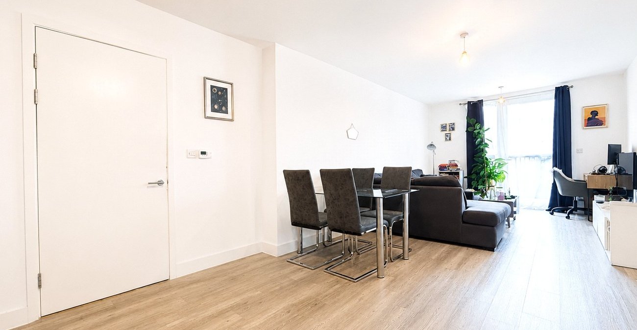 2 bedroom property for sale in London | Robinson Jackson