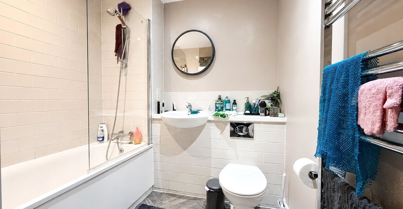 2 bedroom property for sale in London | Robinson Jackson