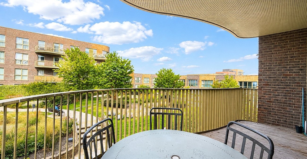 2 bedroom property for sale in London | Robinson Jackson