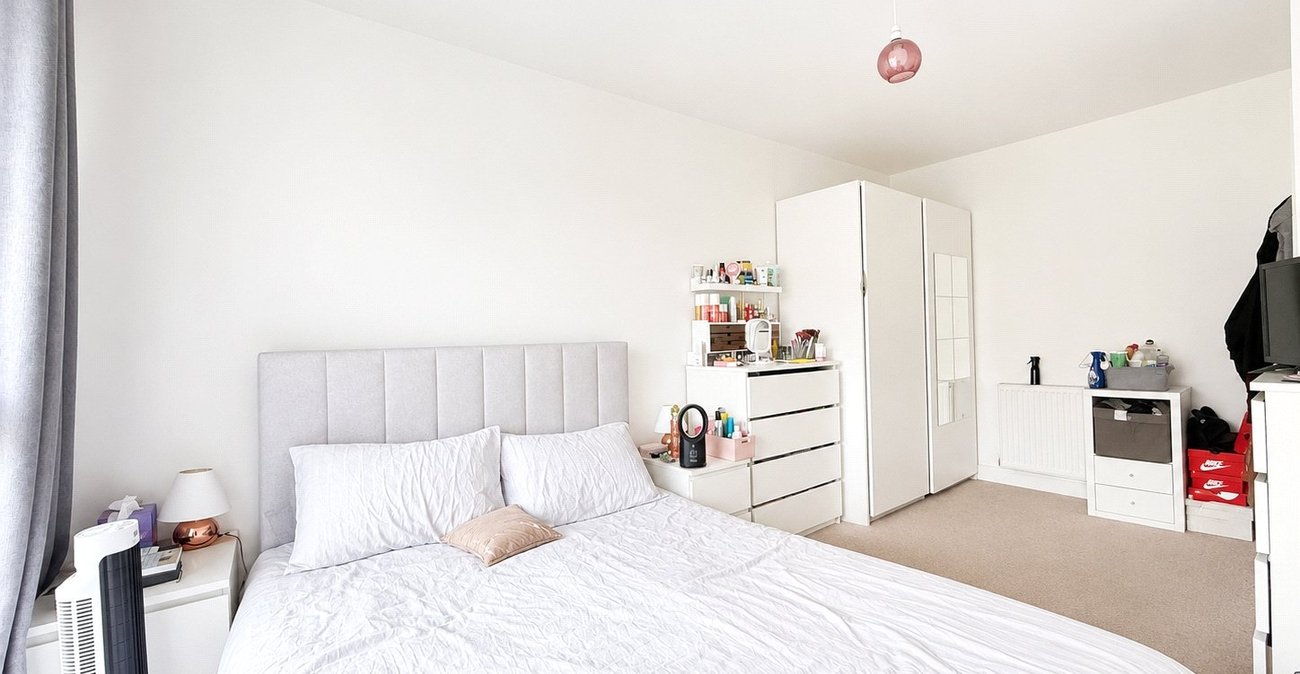 2 bedroom property for sale in London | Robinson Jackson