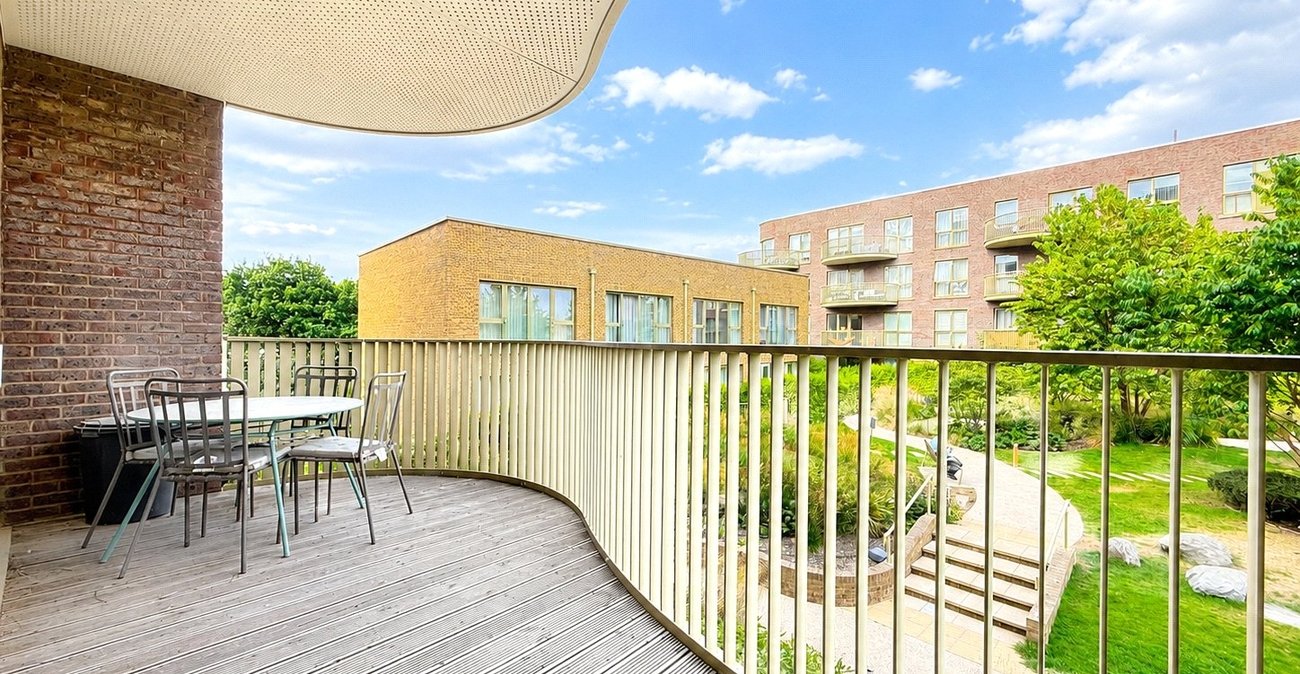 2 bedroom property for sale in London | Robinson Jackson