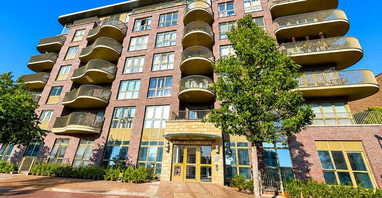2 bedroom property for sale in London | Robinson Jackson
