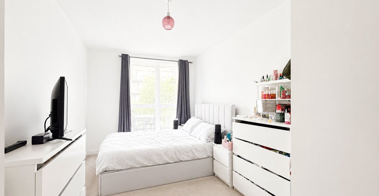 2 bedroom property for sale in London | Robinson Jackson