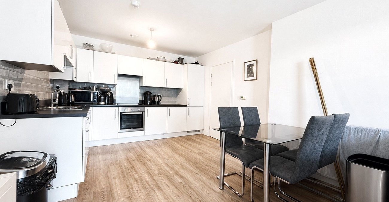 2 bedroom property for sale in London | Robinson Jackson