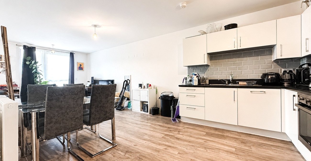 2 bedroom property for sale in London | Robinson Jackson
