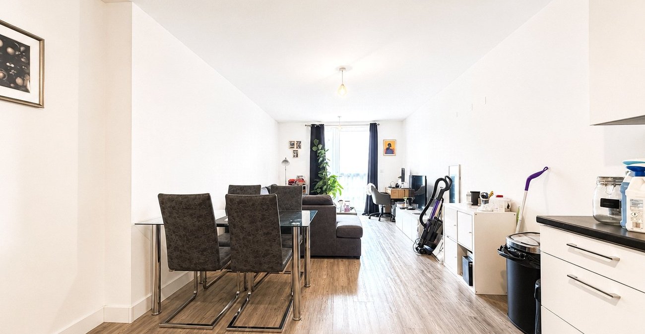 2 bedroom property for sale in London | Robinson Jackson